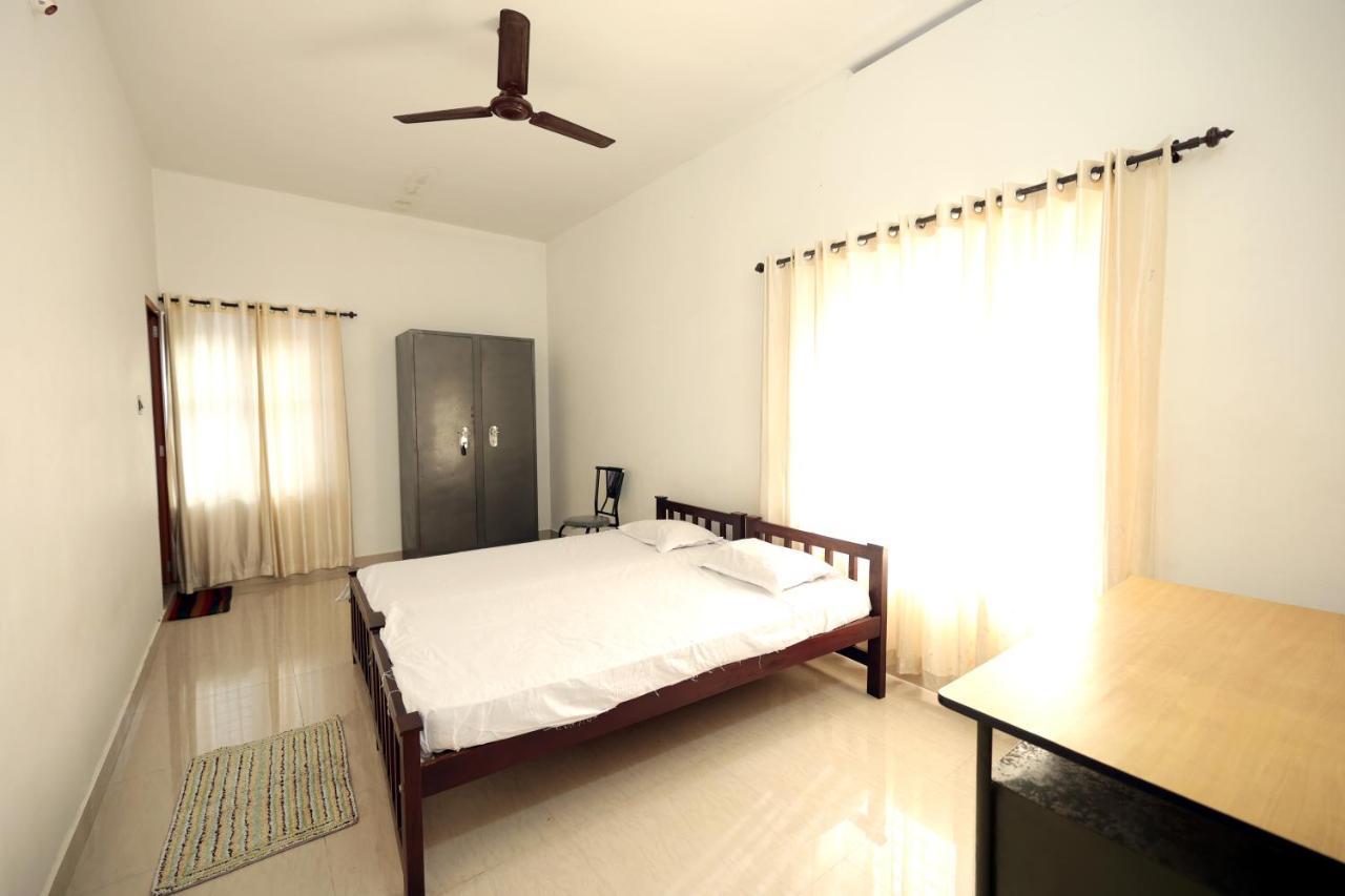 Daffodil Rooms - Non Ac Tellicherry Esterno foto